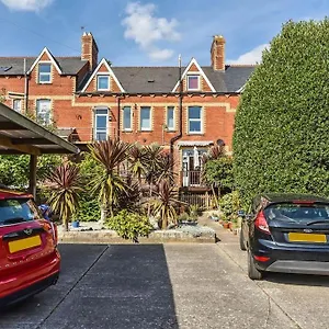  Holiday home Traditional 3-bed In Pontcanna With Parking