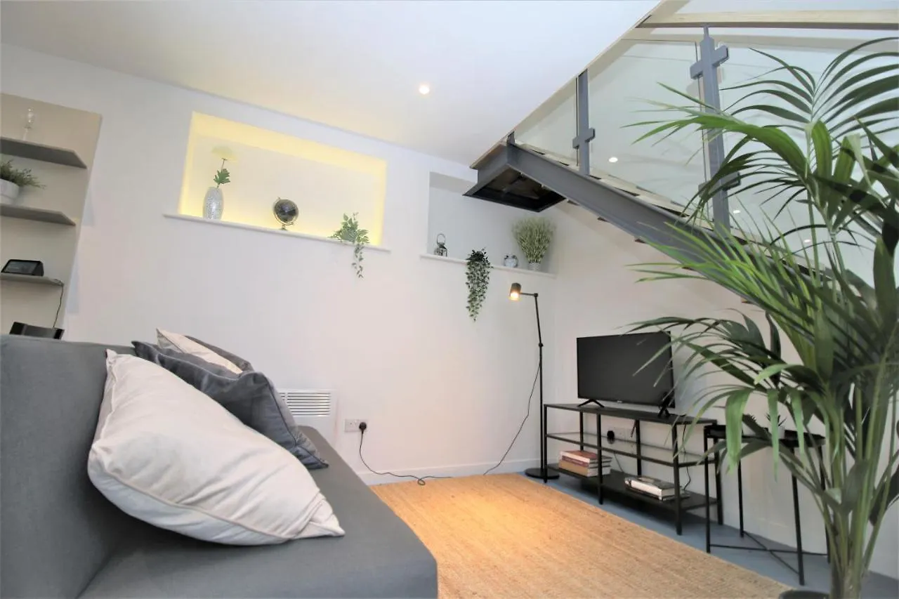 The Coach House - Free Private Parking - By Property Promise Cardiff United Kingdom